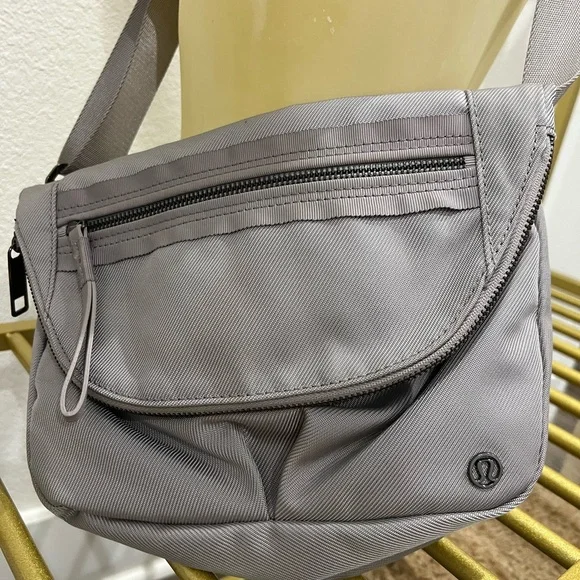 Lululemon Festival Bag - Picture 6 of 8